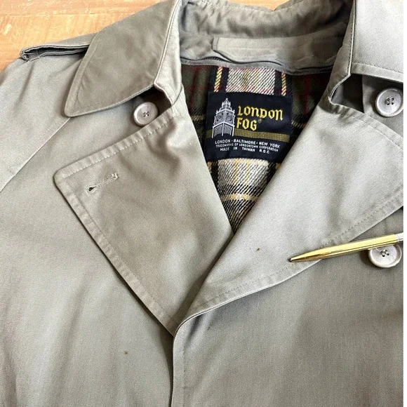 LONDON FOG DOUBLE BREASTED TRENCH COAT VINTAGE KHAKI WOMENS LONG COAT SIZE 14 - Picture 14 of 14